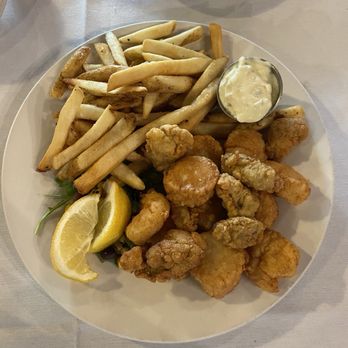 Captain Ratty's - The bounty, somewhat not what I expected. Not crispy - Seafood Near Me - New Bern, North Carolina Captain Ratty's - The bounty, somewhat not what I expected. Not crispy - Seafood Near Me - New Bern, North Carolina
