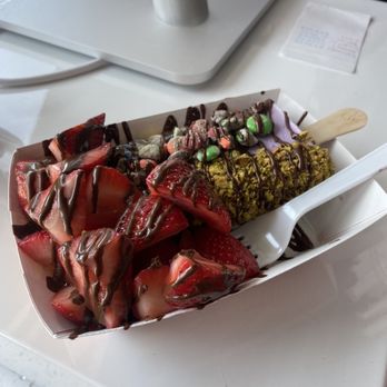 The Paleta Bar - Taro paleta half-dipped in milk chocolate topped w/pistachios and M&Ms and fresh strawberries w/chocolate drizzle - plenty to share! - Ice Cream & Frozen Yogurt Near Me - Overland Park, Kansas