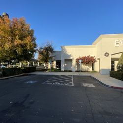 EYE-Q Vision Care - Selma - Left side of the building holding three parking spots. 2 Handicapped parking spots and 1 Regular Parking under the tree.