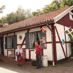 Kaffestugan Annorlunda - Exteriör om sommaren