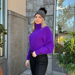 Grapevine - Melina wearing the new Colorush sweater.