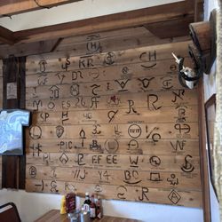 Steve's Sportsmans Cafe - Cool decor