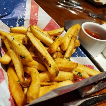 Gordon Ramsay Burger Las Vegas - Crispy fries with two kinds of dipping sauce - Burgers Near Me - Las Vegas, Nevada Gordon Ramsay Burger Las Vegas - Crispy fries with two kinds of dipping sauce - Burgers Near Me - Las Vegas, Nevada