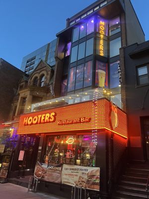 HOOTERS by null