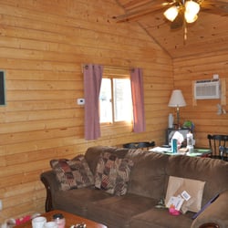 Double B Lodge - Living room in cabin