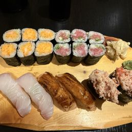 Crunchy shrimp roll, Lobster w/wasabi-mayo, Walu, Toro roll w/scallion