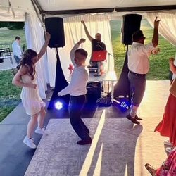 Grooving Entertainment