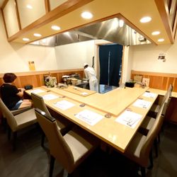 i-naba Hanalei'i - Inside the sushi place