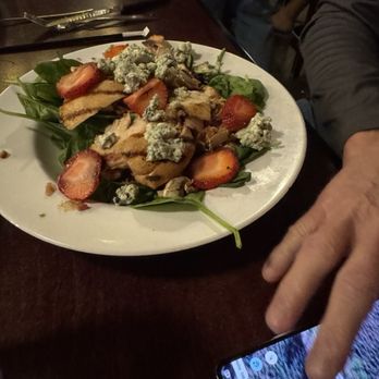 Magnolia Grill - Strawberry salad - Southern Near Me - Natchez, Mississippi Magnolia Grill - Strawberry salad - Southern Near Me - Natchez, Mississippi