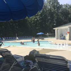 Dogwood Pool Reston Association - Shallow end with slope and fountains for kids