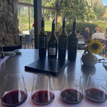 Niner Wine Estates - Tasting presentation - Wine Tasting Room Near Me - Paso Robles, California Niner Wine Estates - Tasting presentation - Wine Tasting Room Near Me - Paso Robles, California