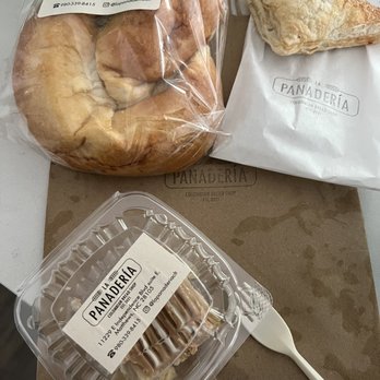La Panaderia - Pastel de Gloria con guayaba, to-go box a milhojas, roscón con arequipe - Bakeries Near Me - Matthews, North Carolina La Panaderia - Pastel de Gloria con guayaba, to-go box a milhojas, roscón con arequipe - Bakeries Near Me - Matthews, North Carolina