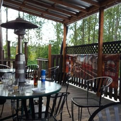 Bert's Tavern - Outdoor seating