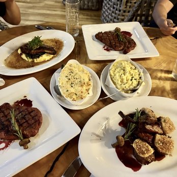 Mauka Bar and Grill - Cocktail Bars Near Me - Kamuela, Hawaii