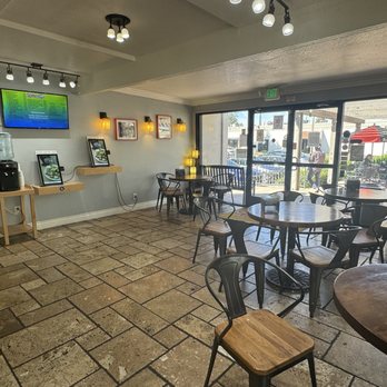Spreadz - Interior - Sandwiches Near Me - Santa Clara, California