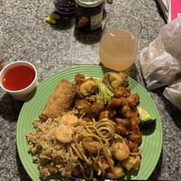 General Tso, Egg Roll, Cream Cheese Wonton, Shrimp Lo Mein, Shrimp Fried Rice, Sweet/Sour sauce General Tso, Egg Roll, Cream Cheese Wonton, Shrimp Lo Mein, Shrimp Fried Rice, Sweet/Sour sauce