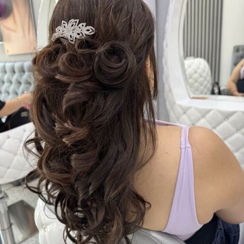 Venus Salon - Hair Stylists Near Me - Jackson Heights, New York