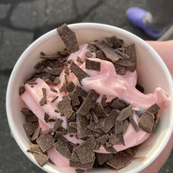 Froyo Shoppe - Strawberry froyo with dark chocolate shavings - Ice Cream & Frozen Yogurt Near Me - Simsbury, Connecticut