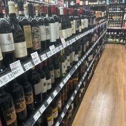 Broadway Wine & Liqour - Selection wine