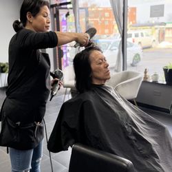 T'Somas Hair Salon