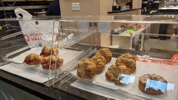 epiQ Food Hall by null