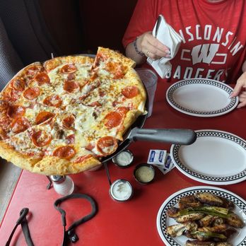 Big Daddy's Pizzeria - Carnivore pizza & wings - Pizza Near Me - Gatlinburg, Tennessee