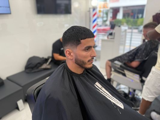 XI BARBERSHOP by null