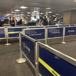 TSA Checkpoint T-4 A - Phoenix Sky Harbor International Airport - No line and pre check is open