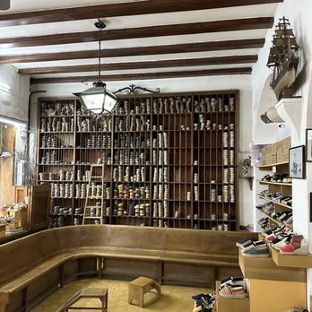 Searching for Spanish Solemates – La Manual Alpargatera in