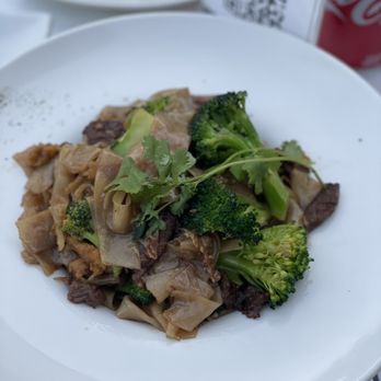 Gindi Thai - Sushi Bars Near Me - Burbank, California Gindi Thai - Sushi Bars Near Me - Burbank, California