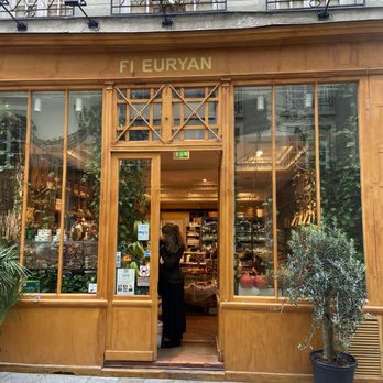 Île Saint Louis - Landmarks & Historical Buildings Near Me - Paris, 75