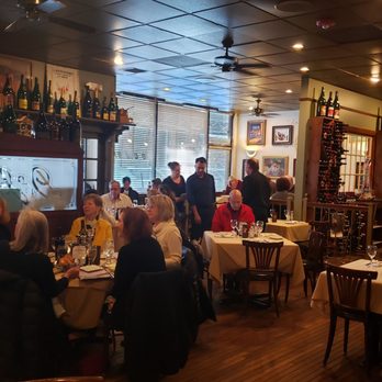 D&J Bistro - Dining room - French Near Me - Lake Zurich, Illinois