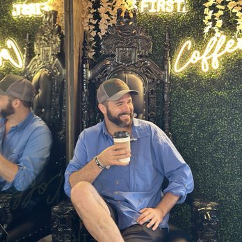 Love Birds Cafe - Photo op 2 - Bubble Tea Near Me - Corpus Christi, Texas