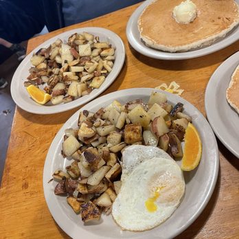 The Daisy Cafe - Country red fried potatoes, over easy egg, 10inch pancake!!! - American Near Me - Bellingham, Washington