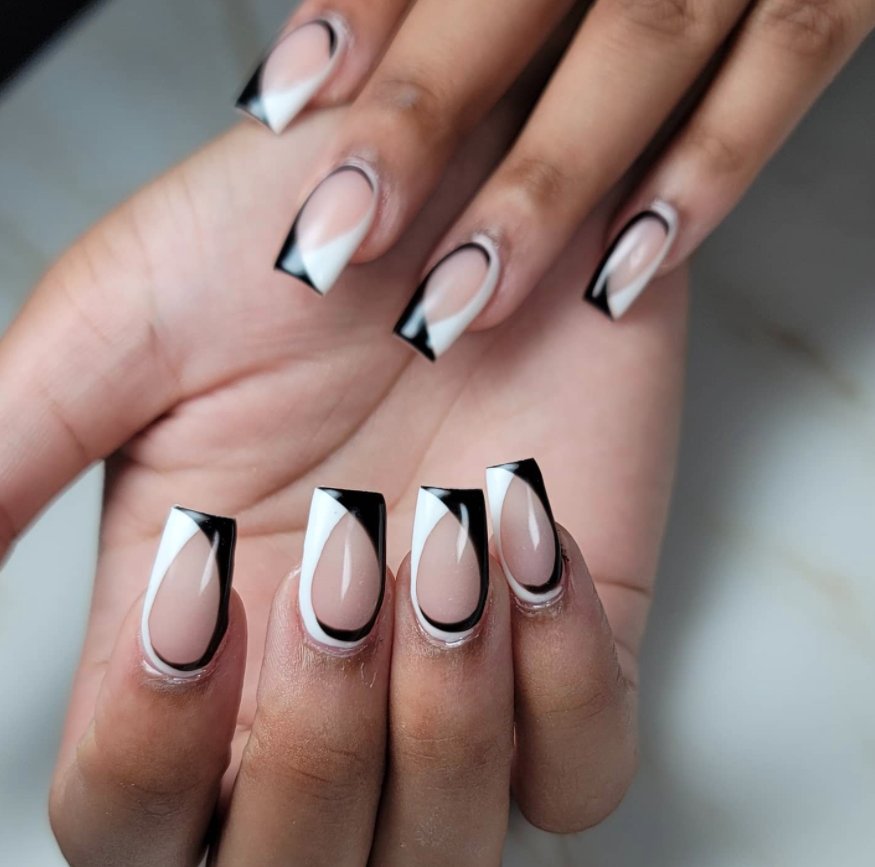 Nails by Ely Logo