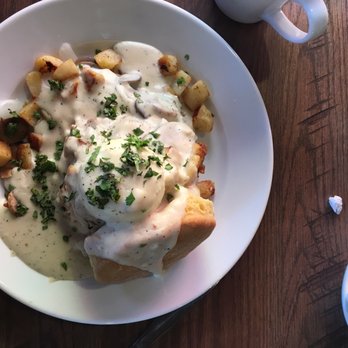 Frizzle Chicken Cafe - Breakfast & Brunch Near Me - Pigeon Forge, Tennessee