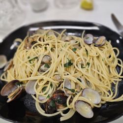 Ristorante Pizzeria Italiana - Spaghetti alle vongole veraci  (Spaghetti with clams)
