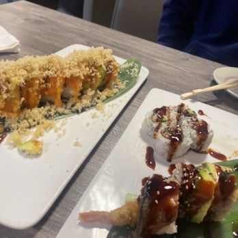 V Sushi - Dragon roll (right) Unagi Avocado Roll (middle) Mango Crunch Roll Special (left) - Sushi Bars Near Me - Milpitas, California V Sushi - Dragon roll (right) Unagi Avocado Roll (middle) Mango Crunch Roll Special (left) - Sushi Bars Near Me - Milpitas, California