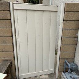 The old side gate was 100% wood, nicely made but starting to show its age.