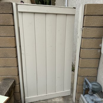 Mike's Fences - The old side gate was 100% wood, nicely made but starting to show its age. - Fences & Gates Near Me