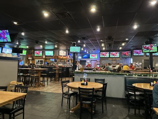 The Landing Eatery & Pub by null