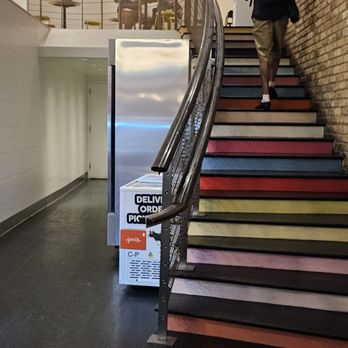 Jeni's Splendid Ice Creams - Upstairs seating - Ice Cream & Frozen Yogurt Near Me - Chicago, Illinois