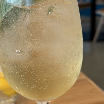 Hundredfold - Apricot Spritz . I switched drinks lol - Brasseries Near Me - Elmont, New York