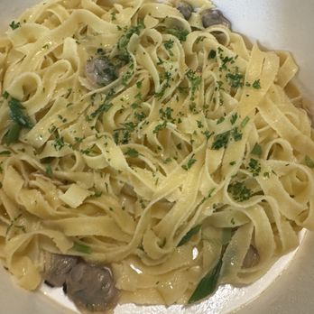 Al Dente - LINGUINE VONGOLE (clam) - Pasta Shops Near Me - Los Angeles, California Al Dente - LINGUINE VONGOLE (clam) - Pasta Shops Near Me - Los Angeles, California