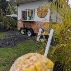 Hana Bowls - Cute and modern food truck design!
