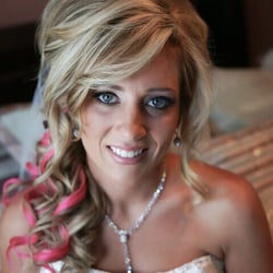 Dina's Kiss & Makeup
