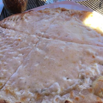 Flippers Pizza - Delicious white pizza - Pizza Near Me - Clermont, Florida