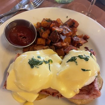 The Smith - The Smith Eggs Benedict - New American Near Me - New York, New York