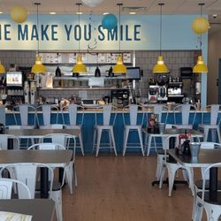 Eggs Up Grill - Dining area