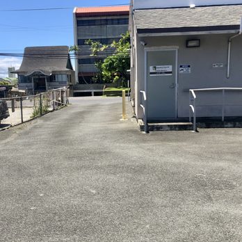 Odds & Ends - A Kuakini Thrift Shop - Ample parking in the back - Thrift Stores Near Me - Honolulu, Hawaii